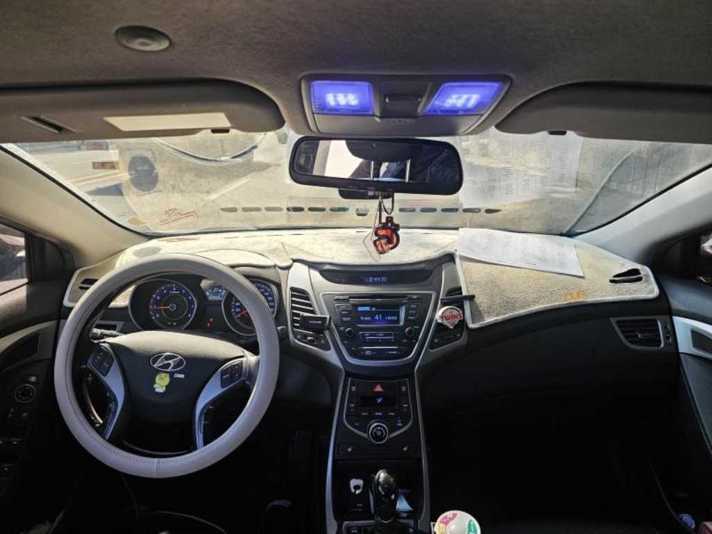 HYUNDAI Avante - Vista 5