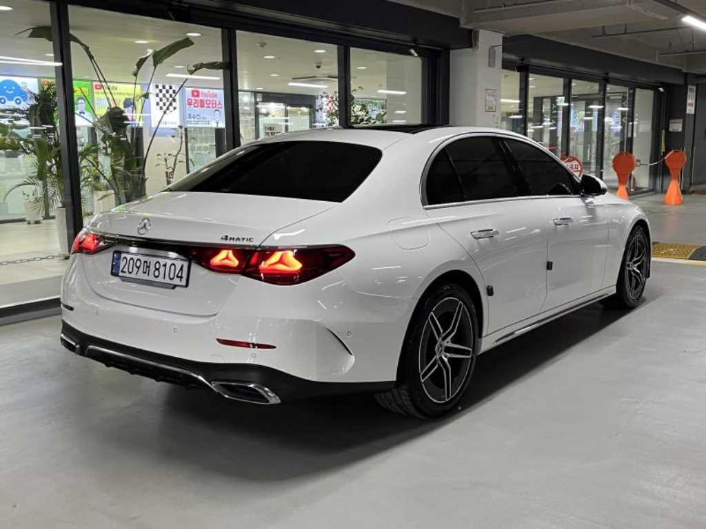Mercedes Benz E class - Vista 4