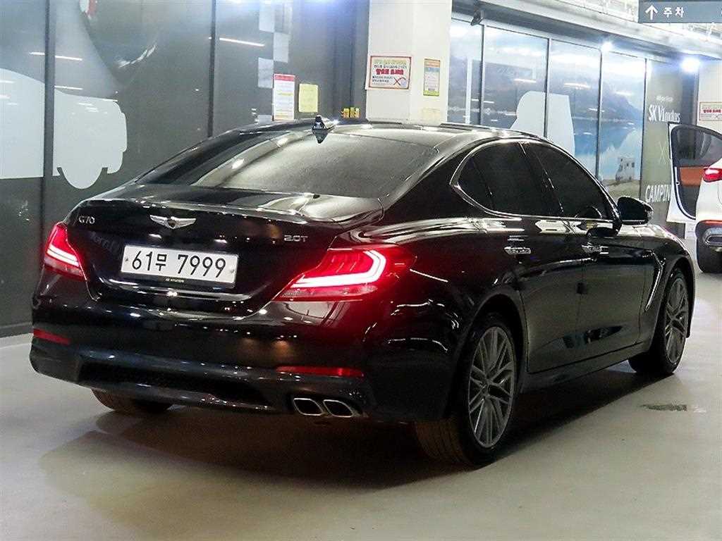 Genesis G70 - Vista 4