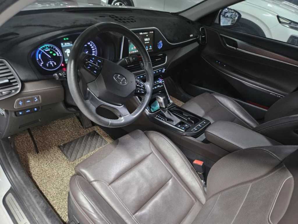 HYUNDAI Grandeur - Vista 5