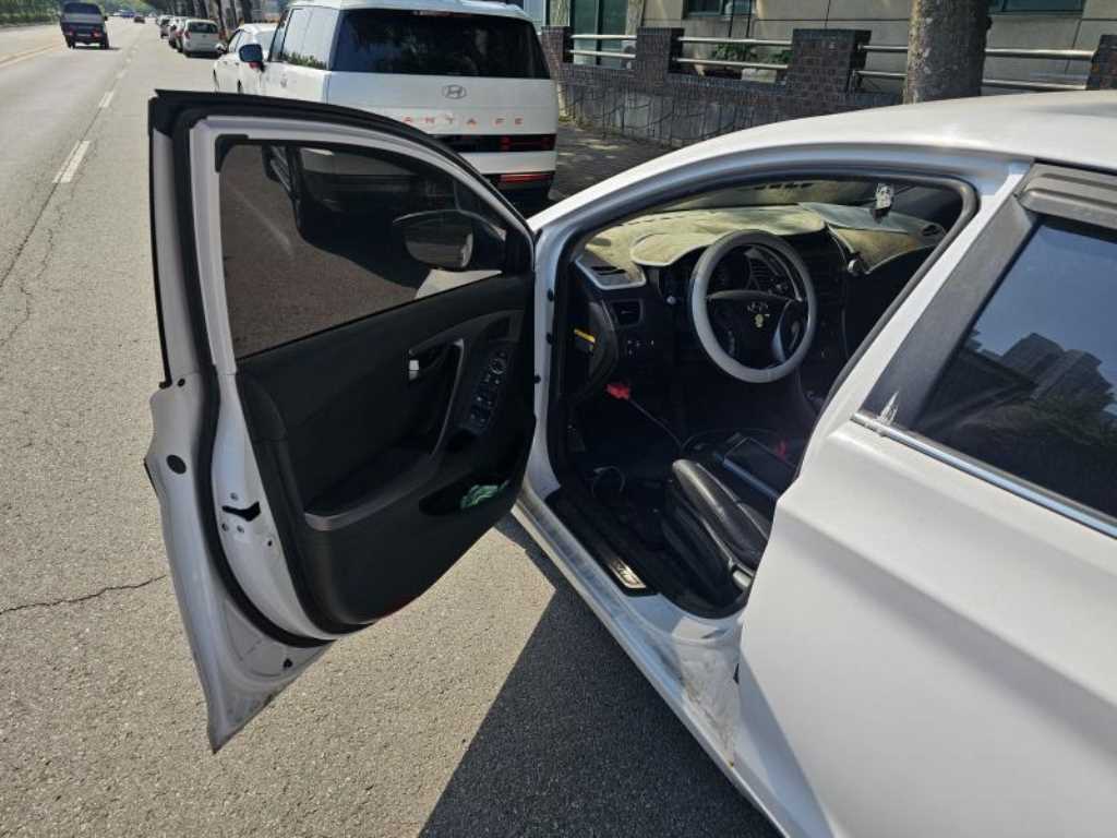 HYUNDAI Avante - Vista 4