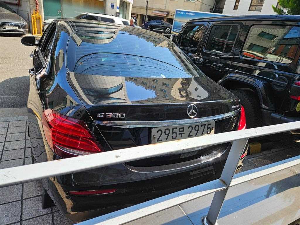 Mercedes Benz E class - Vista 4