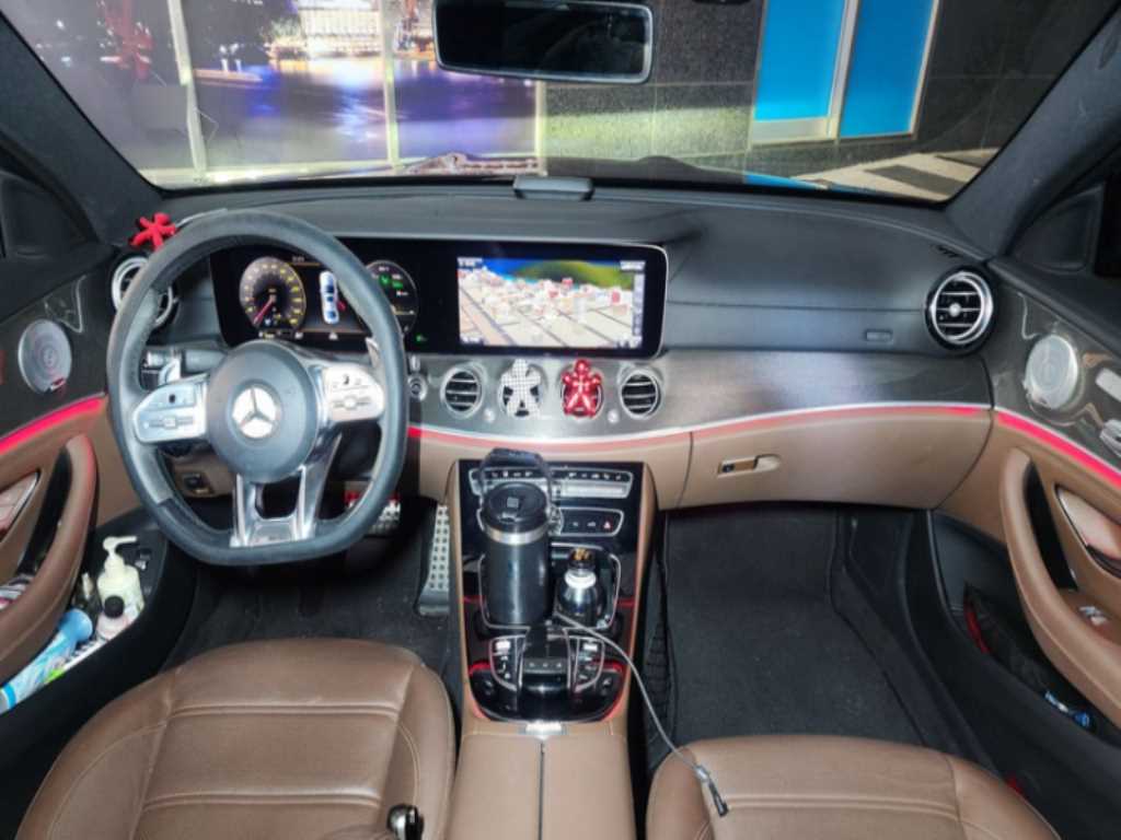 Mercedes Benz E class - Vista 5