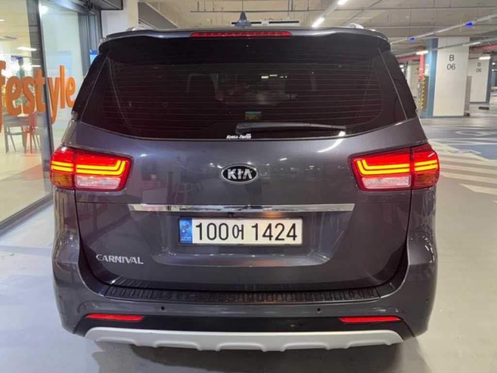 KIA Carnival - Vista 5