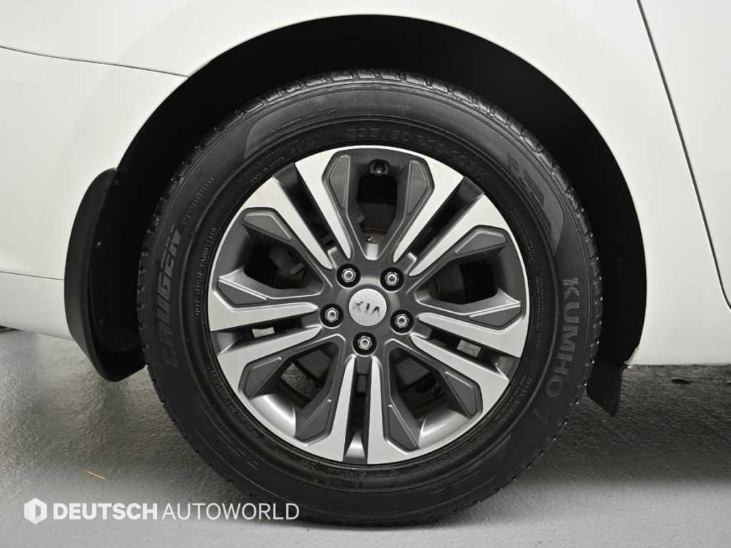 KIA Carnival - Vista 5