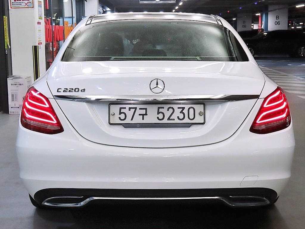Mercedes Benz C Class - Vista 5