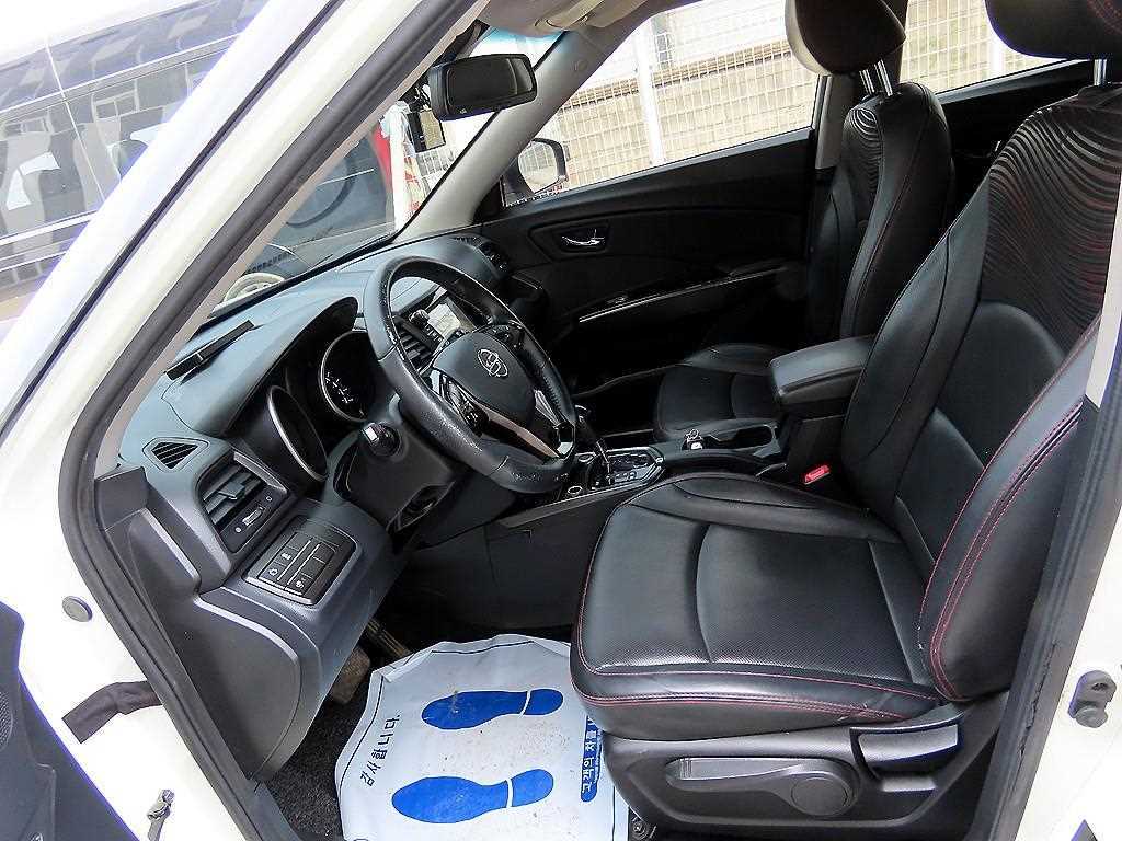 Ssangyong Tivoli - Vista 5