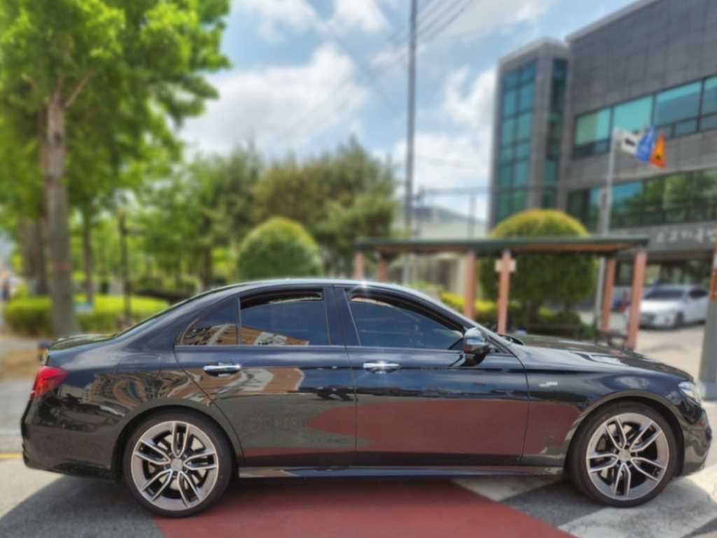 Mercedes Benz E class - Vista 4