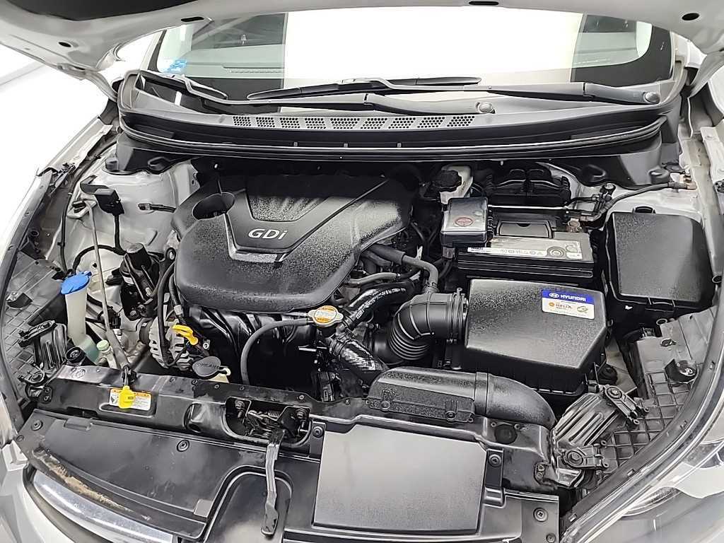 HYUNDAI Avante - Vista 5