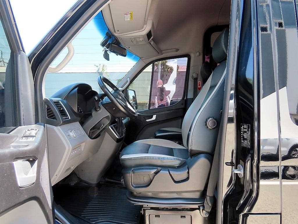 HYUNDAI Solati - Vista 5