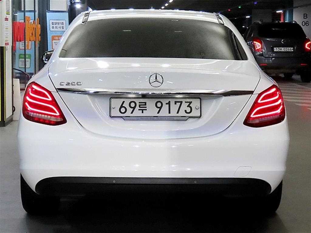 Mercedes Benz C Class - Vista 5