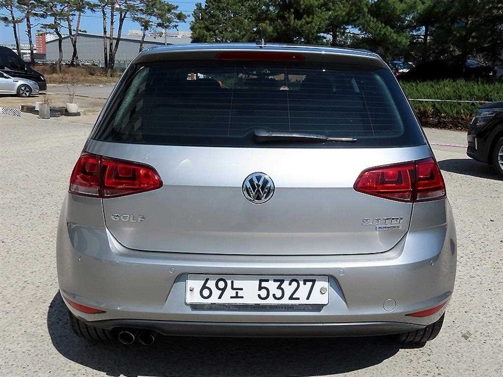 Volkswagen Golf - Vista 4