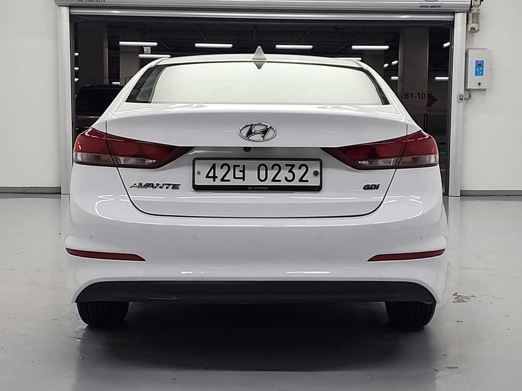 HYUNDAI Avante - Vista 4