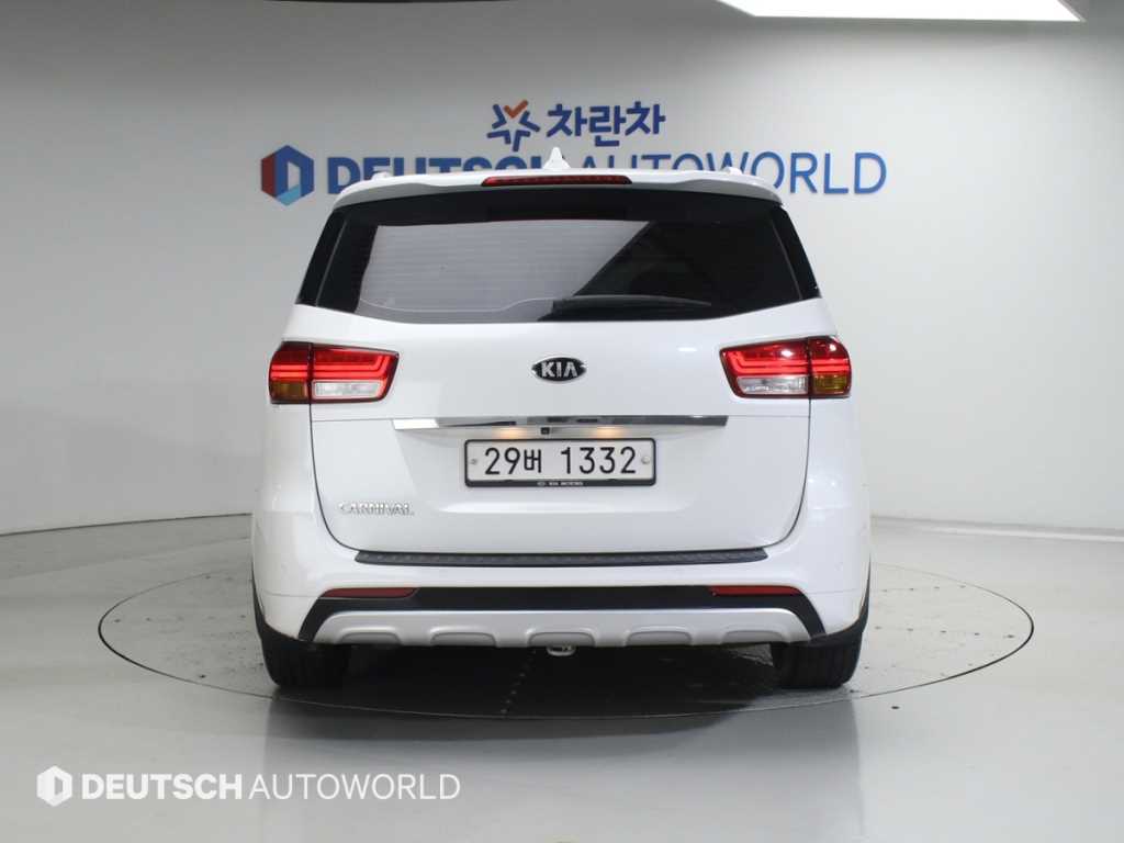 KIA Carnival - Vista 4