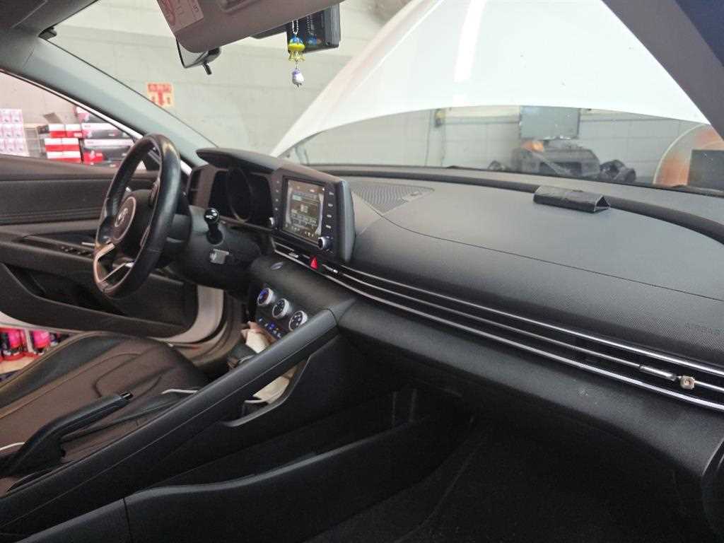 HYUNDAI Avante - Vista 5