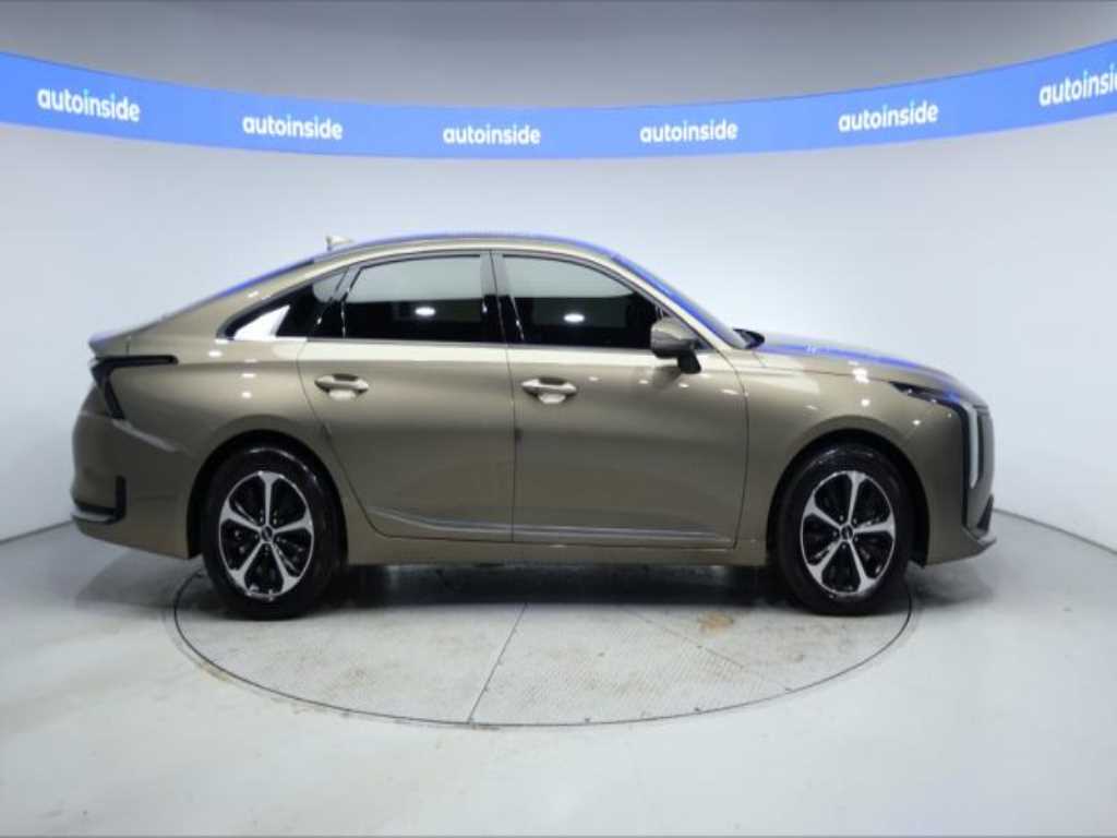 KIA K8 - Vista 5