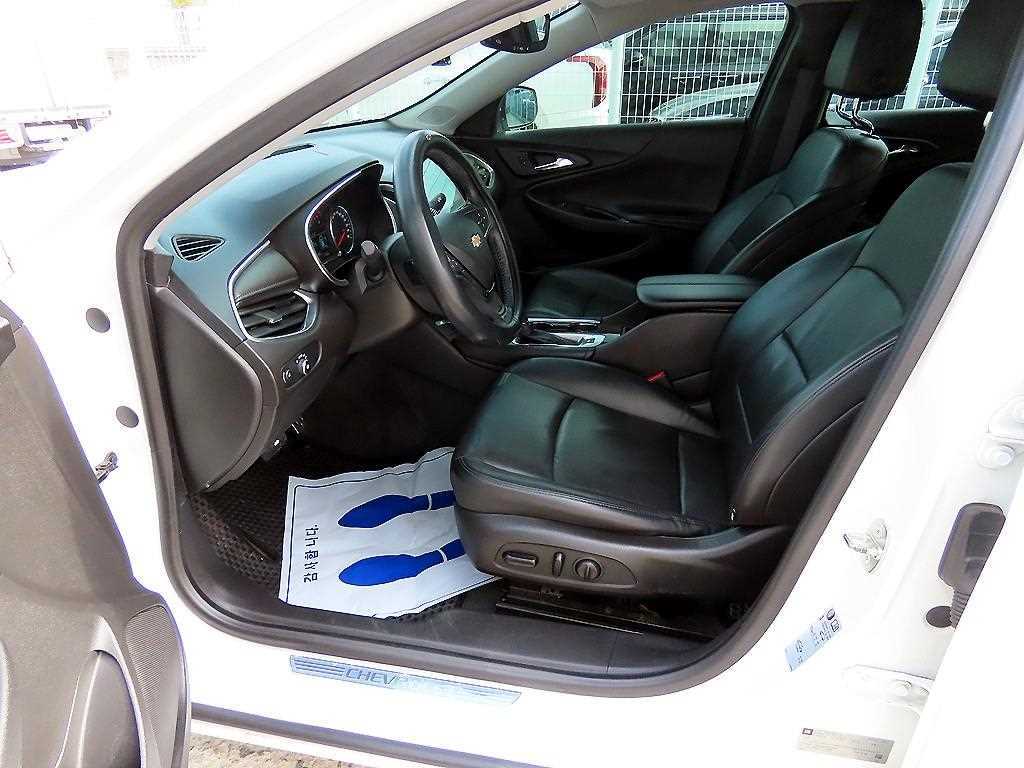 Chevrolet Malibu - Vista 5