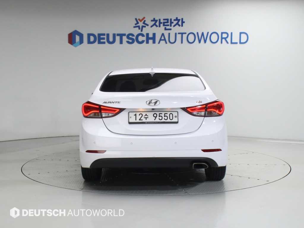 HYUNDAI Avante - Vista 4