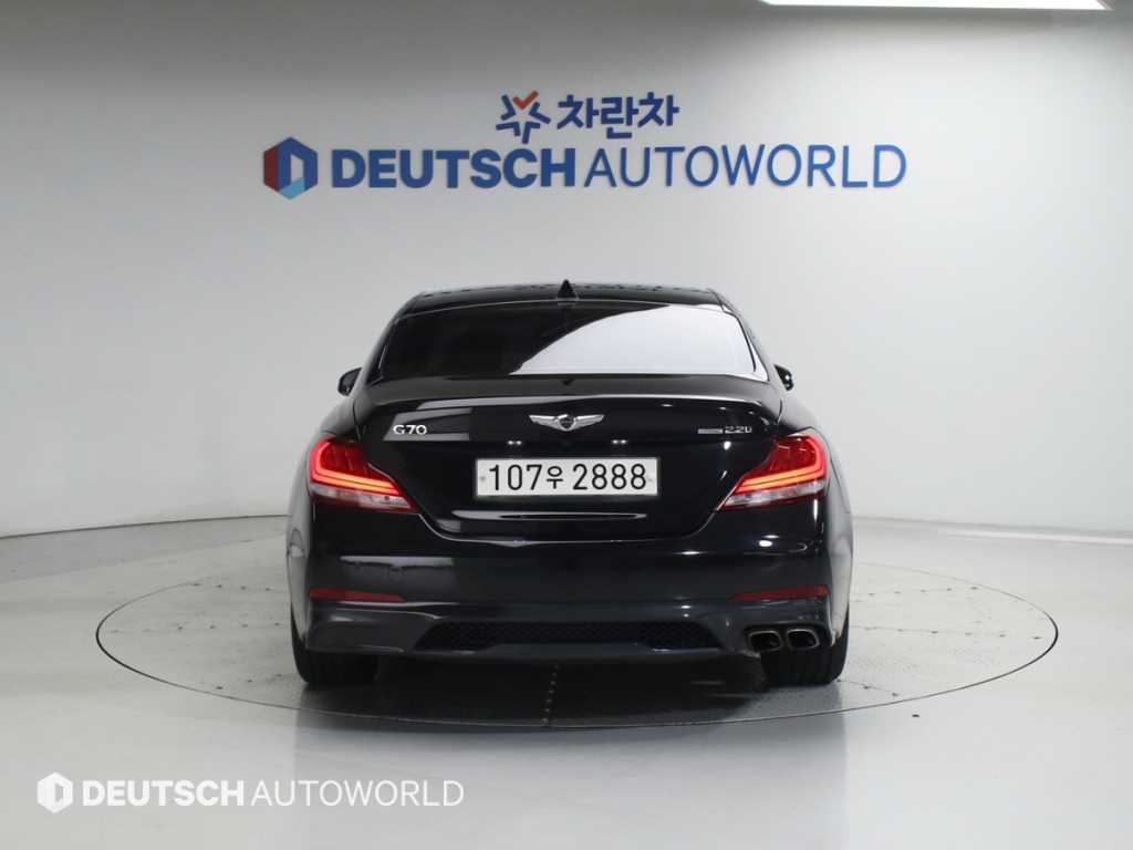 Genesis G70 - Vista 4