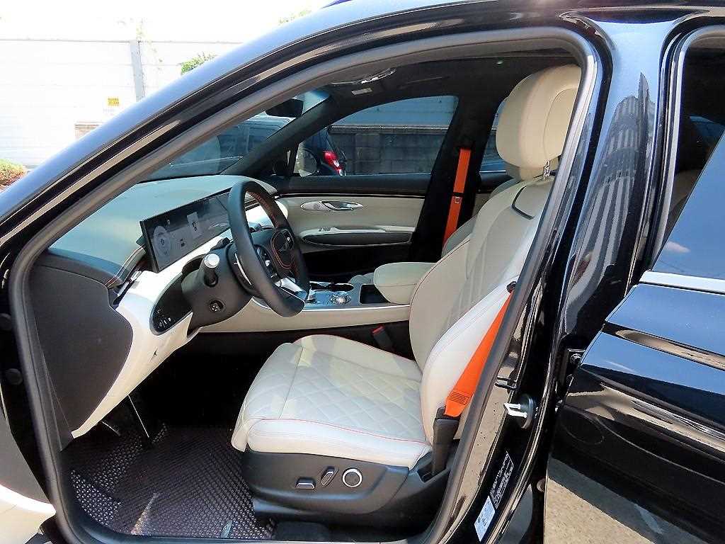 Genesis GV70 - Vista 5