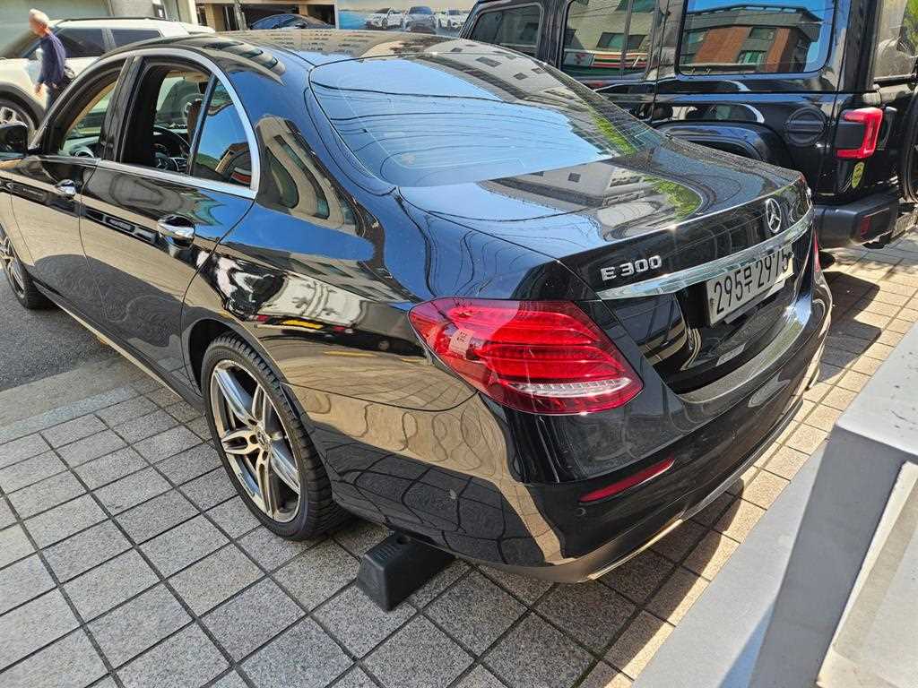 Mercedes Benz E class - Vista 5
