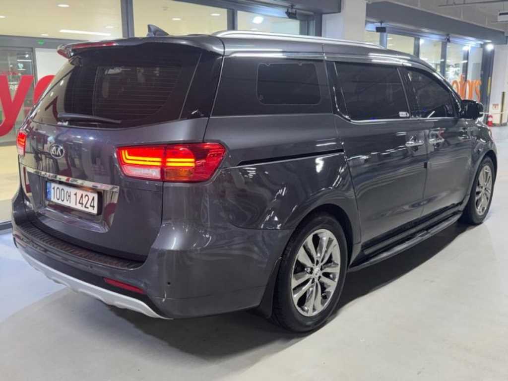KIA Carnival - Vista 4