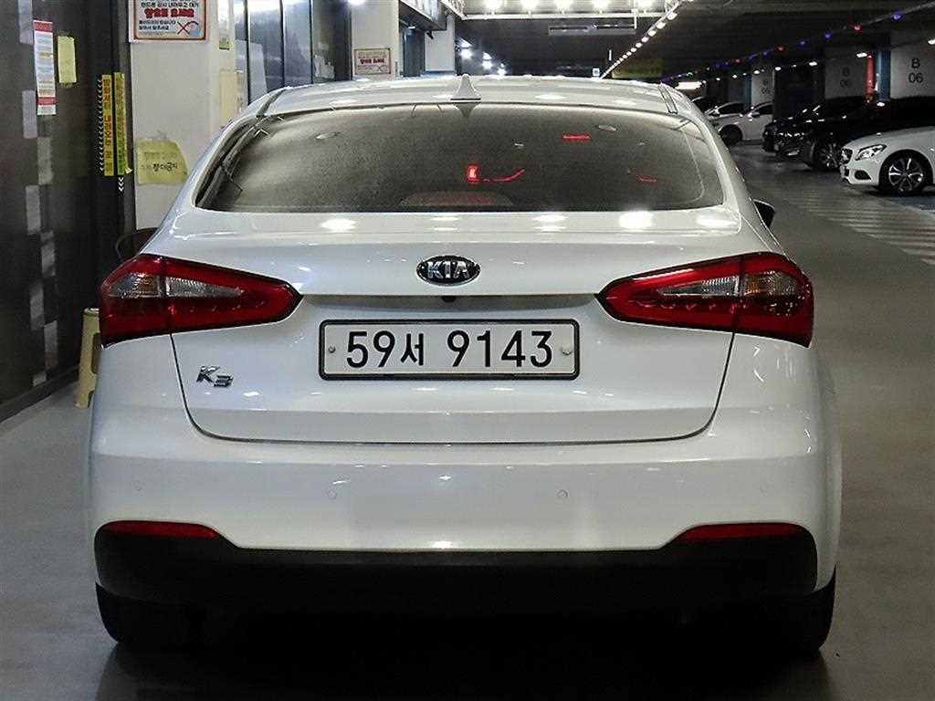 KIA K3 - Vista 5