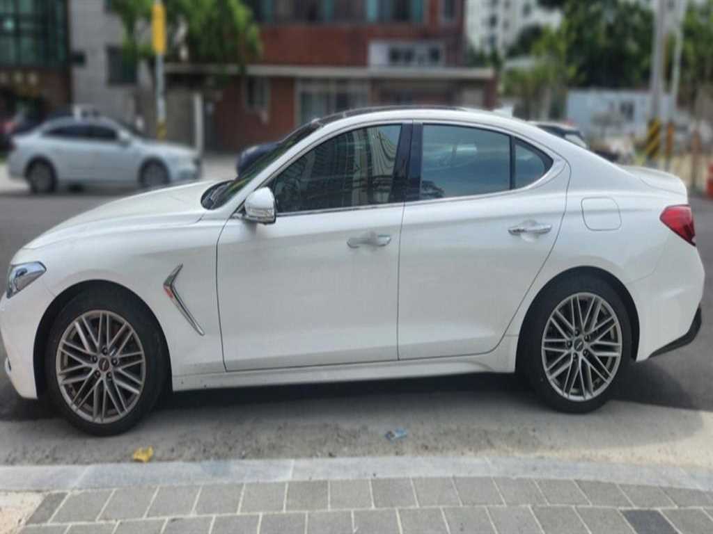 Genesis G70 - Vista 4