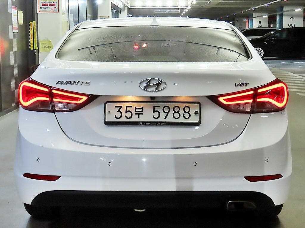 HYUNDAI Avante - Vista 5