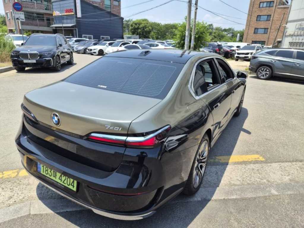 BMW 7 Series - Vista 5
