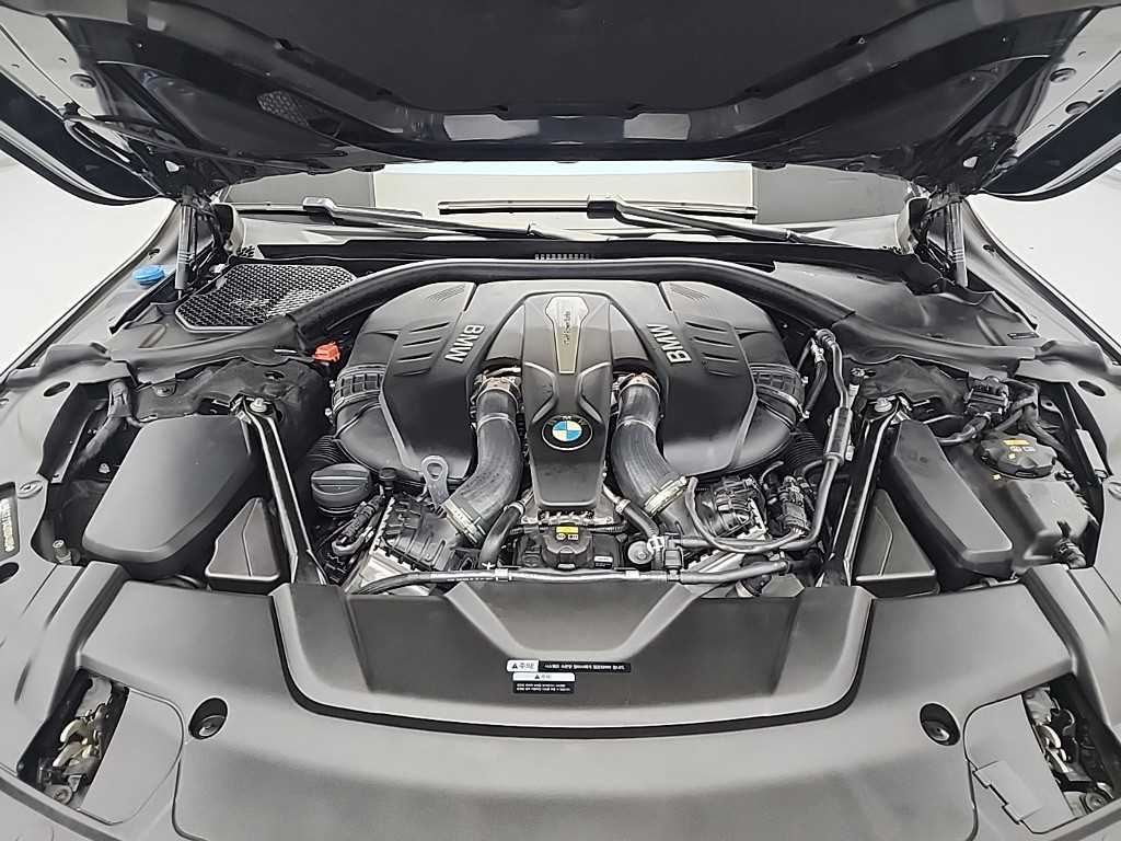 BMW 7 Series - Vista 5