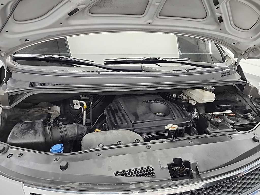 HYUNDAI Starex - Vista 5