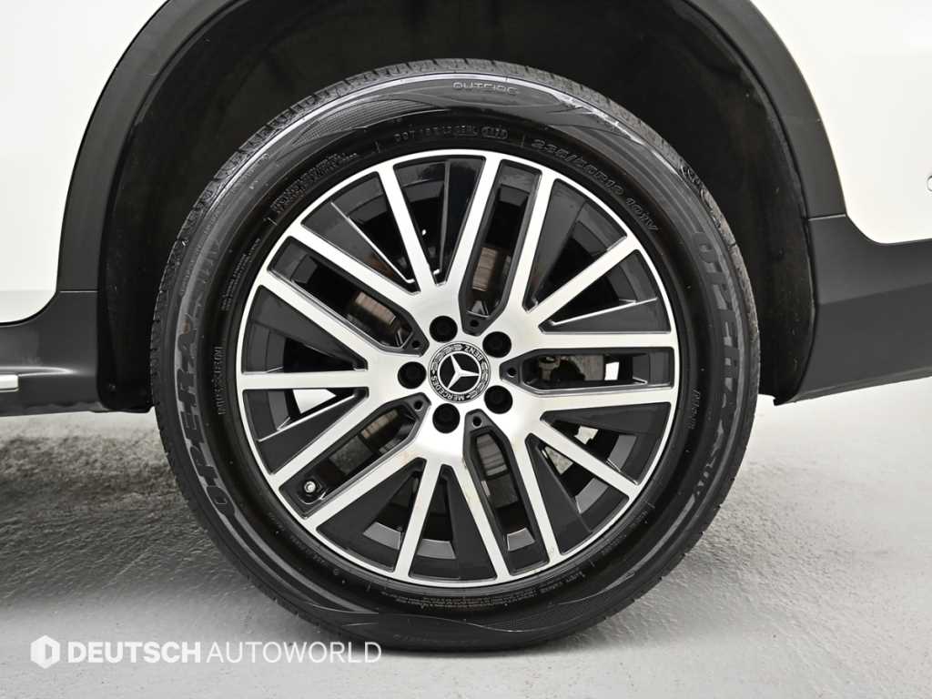 Mercedes Benz GLC Class - Vista 5