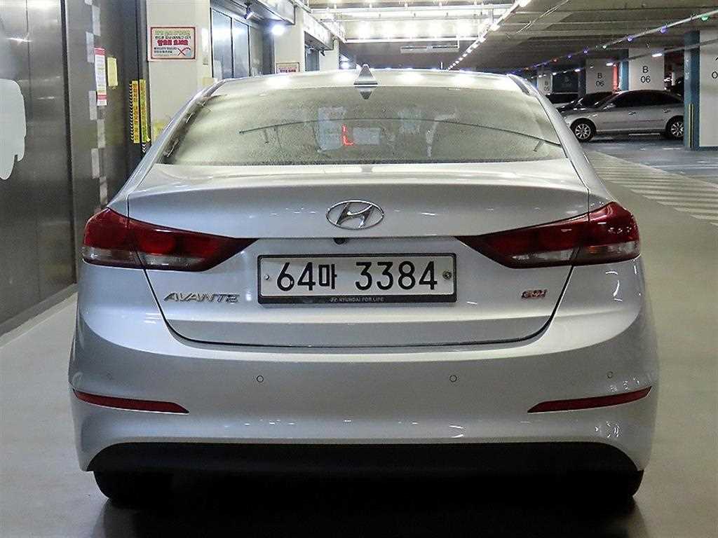 HYUNDAI Avante - Vista 5