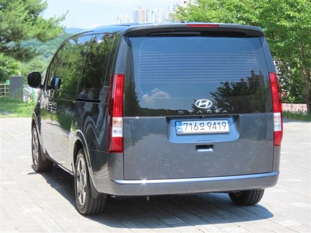 HYUNDAI Staria - Vista 4