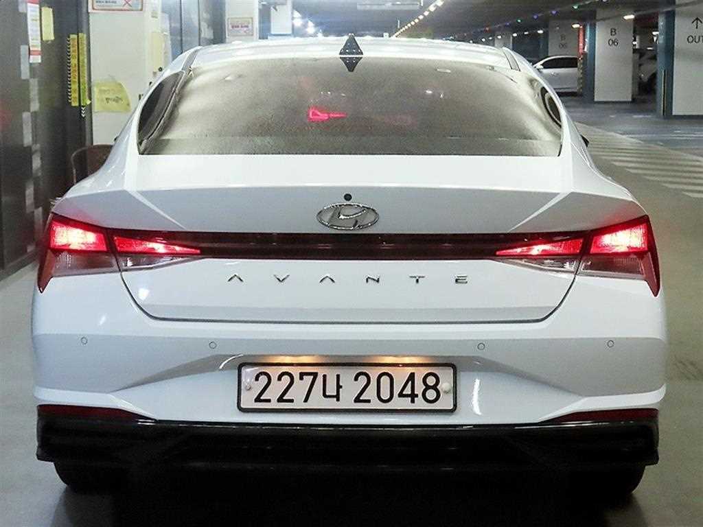 HYUNDAI Avante - Vista 5