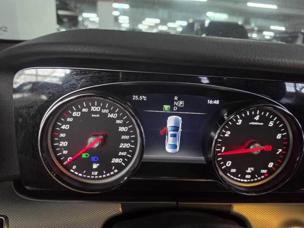 Mercedes Benz E class - Vista 4
