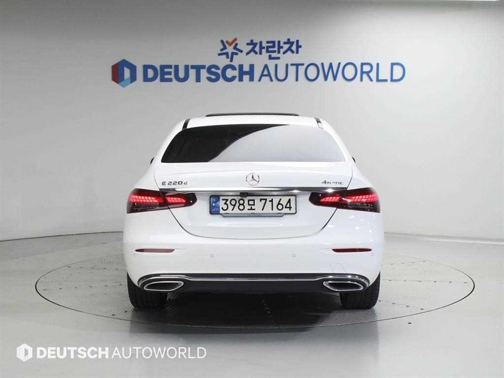 Mercedes Benz E class - Vista 4