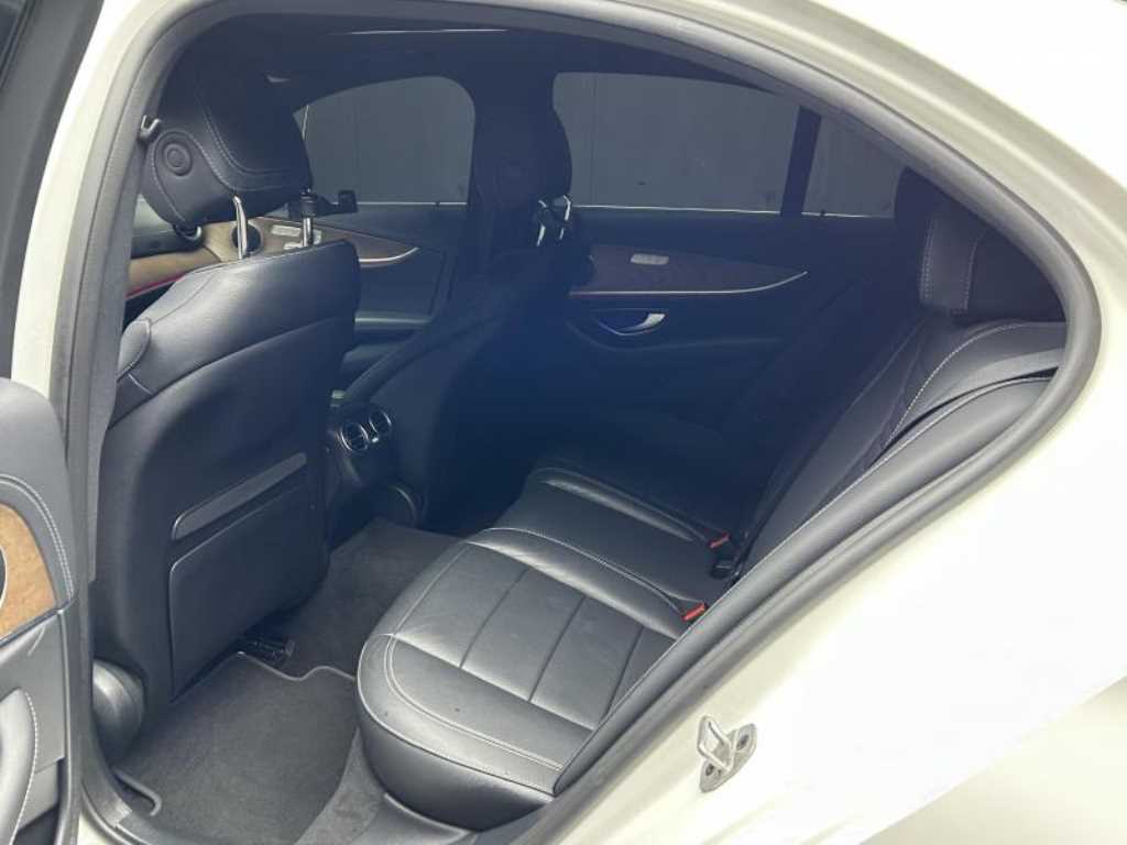 Mercedes Benz E class - Vista 5
