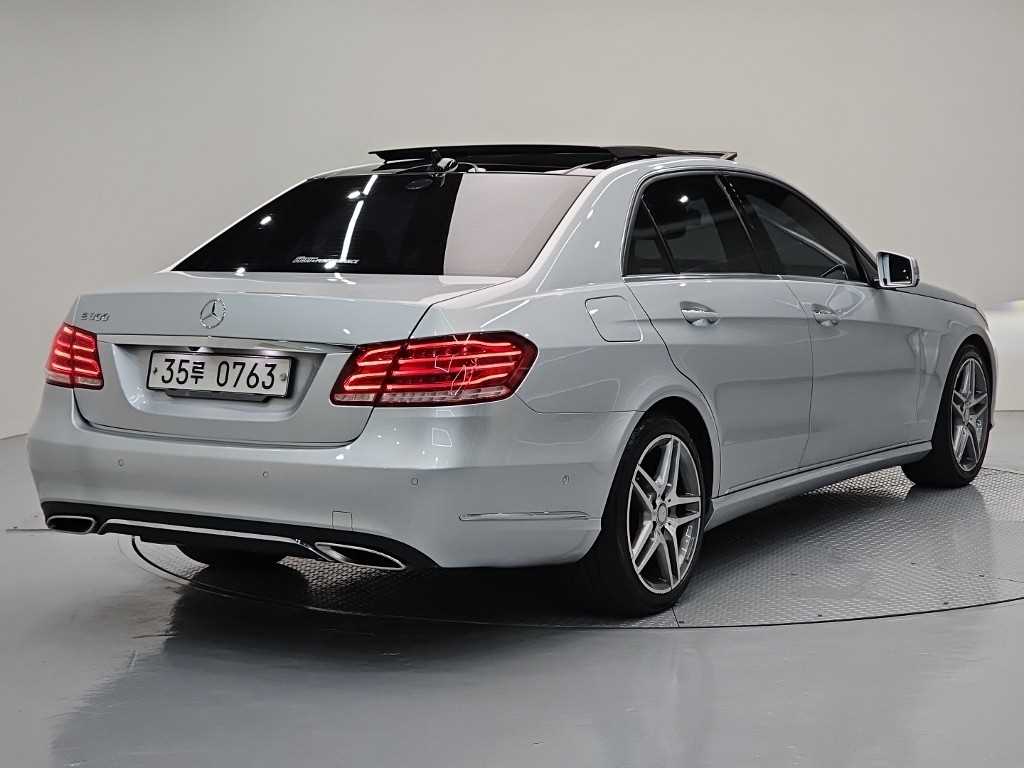 Mercedes Benz E class - Vista 4
