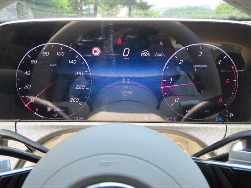 Mercedes Benz E class - Vista 5