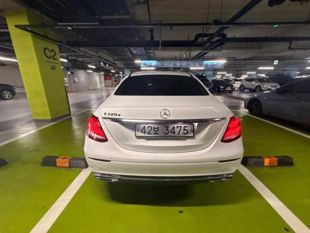 Mercedes Benz E class - Vista 5