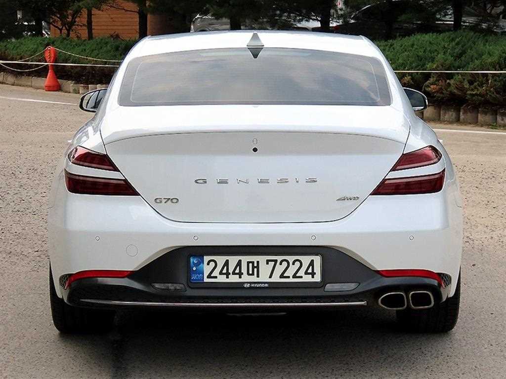 Genesis G70 - Vista 4