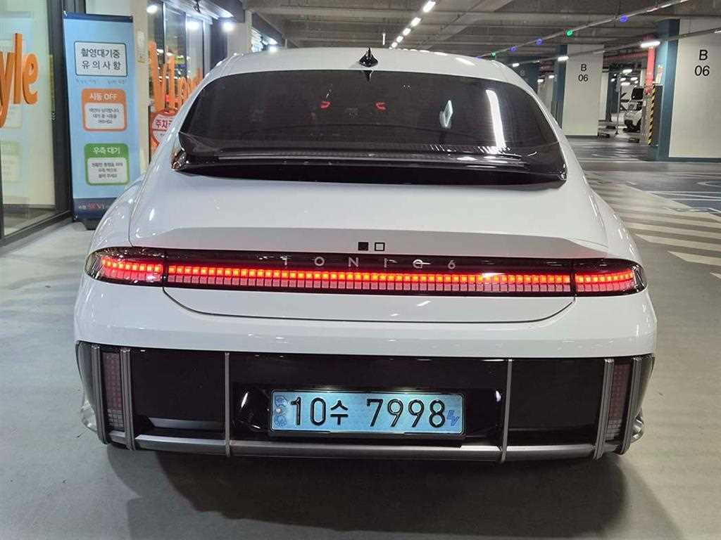 HYUNDAI Ioniq 6 - Vista 5
