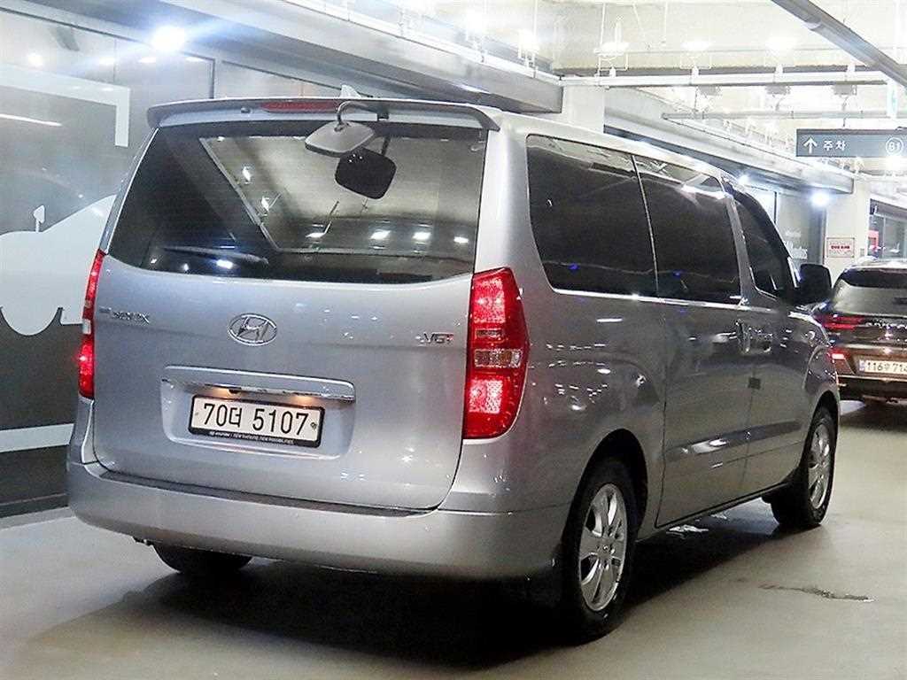 HYUNDAI Starex - Vista 4