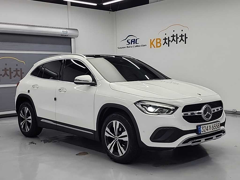 Mercedes Benz GLA Class - Vista 4