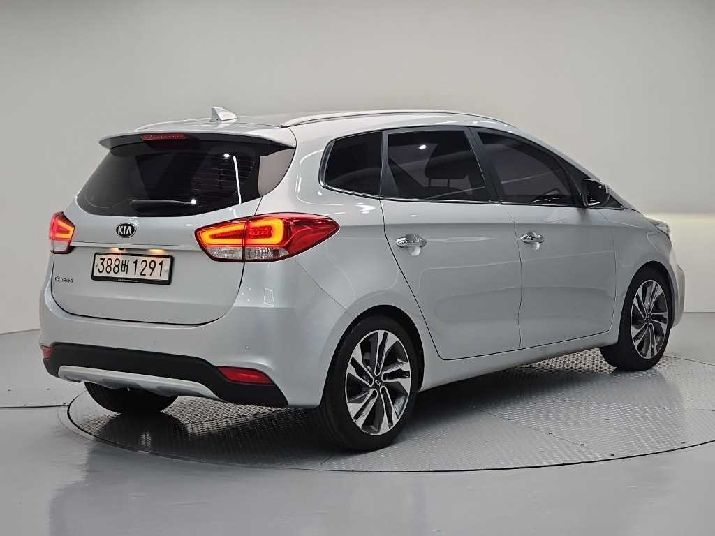 KIA Carens - Vista 4