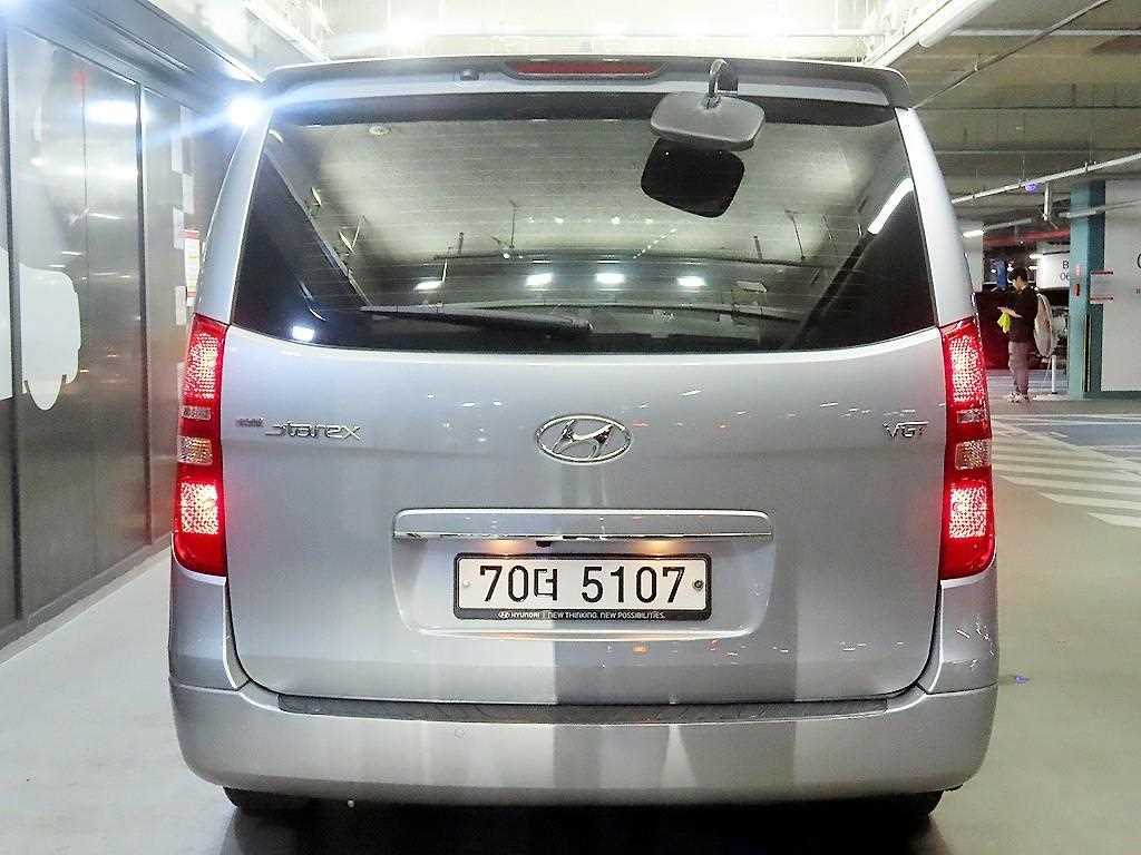 HYUNDAI Starex - Vista 5