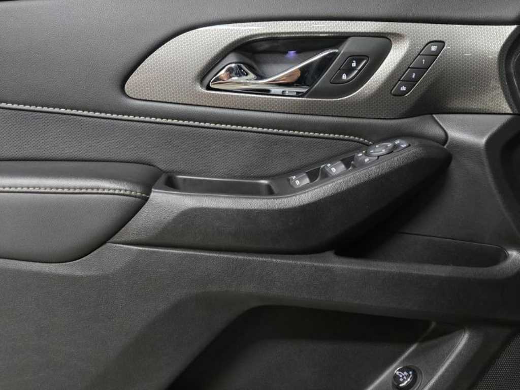 Chevrolet Travers - Vista 5