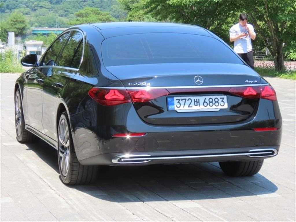 Mercedes Benz E class - Vista 4